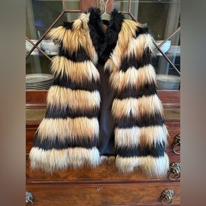 Gianni Bini faux fur vest. Size M